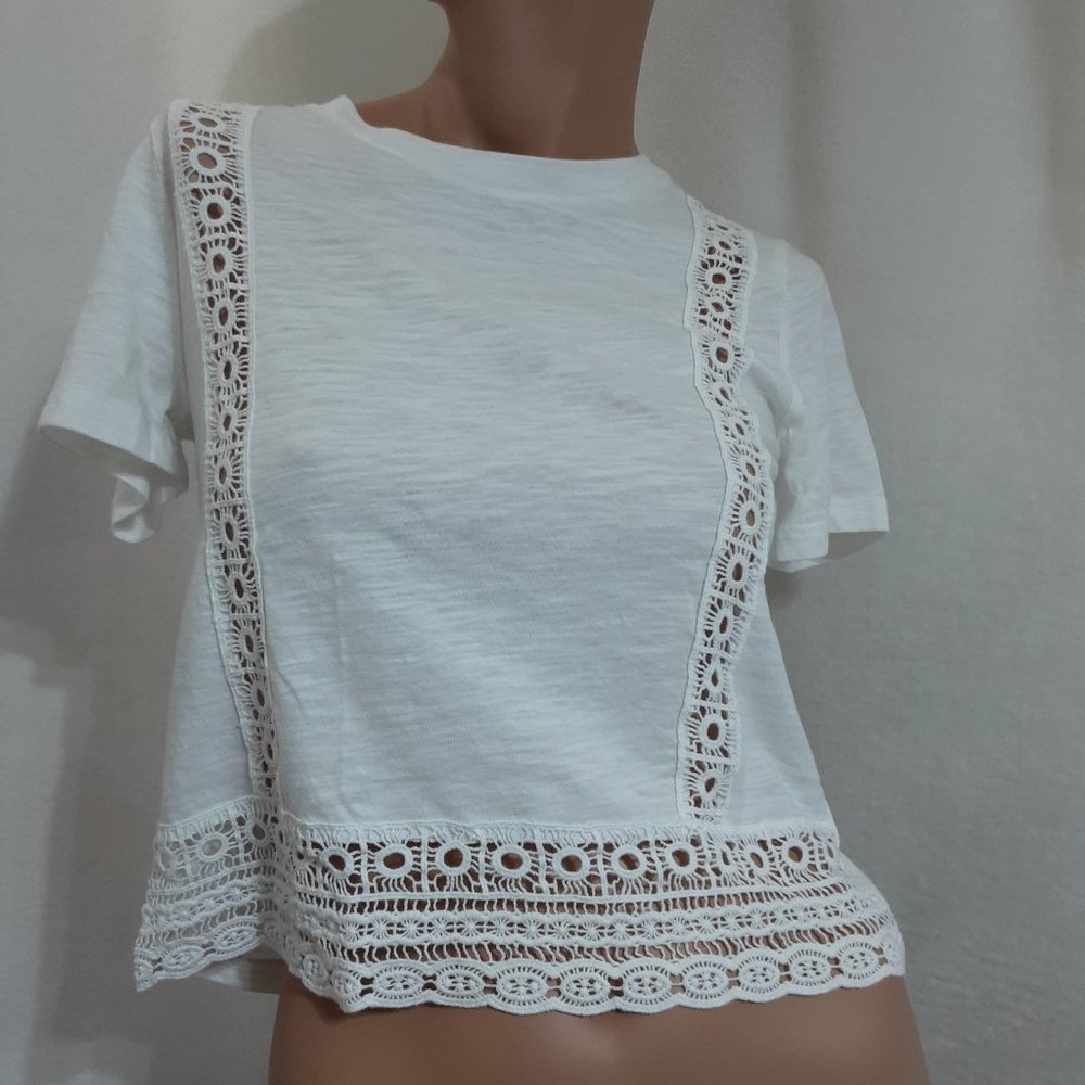 Forever 21 Women Short T-shirt Size S White crotchety accent unique RARE *S683